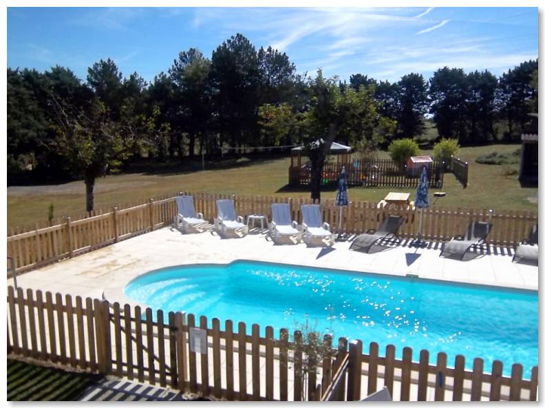 Outdoor swimming pool and sun bathing area